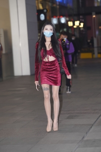 【精选街拍】Vol.2240 亮眼红裙 [153P+1V-2.21GB]