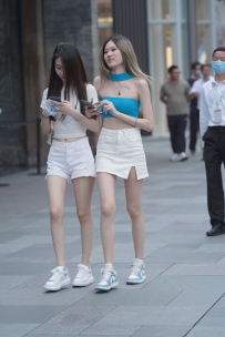 【精选街拍】Vol.1715 两位可爱美腿美女 [74P+1V-814MB]