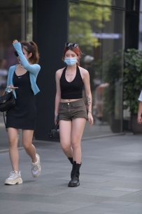 【精选街拍】Vol.1614 黑靴热裤美女 [36P-807MB]