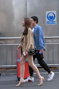 【精选街拍】Vol.2485 咖色西装美腿凉高 [34P-721MB]