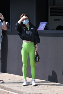 【精选街拍】Vol.3054 荧光绿轻松减龄 [92P-2.15GB]