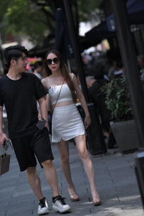 【精选街拍】Vol.2545 短裙美腿凉高美脚凉拖 [54P-1.22GB]