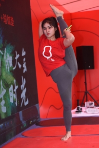 【精选街拍】Vol.3238 高难度瑜伽 [35P-801MB]