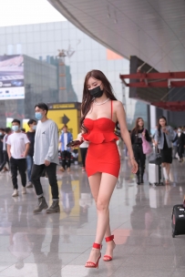 【精选街拍】Vol.1831 红裙酥胸美女 [131P-304MB]