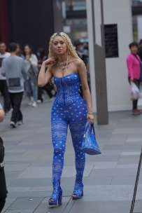 【精选街拍】Vol.2384 花色连体衣小蛮腰 [201P-2.41GB]