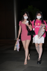 【精选街拍】Vol.2872 粉色修身裙 [90P-1.90GB]